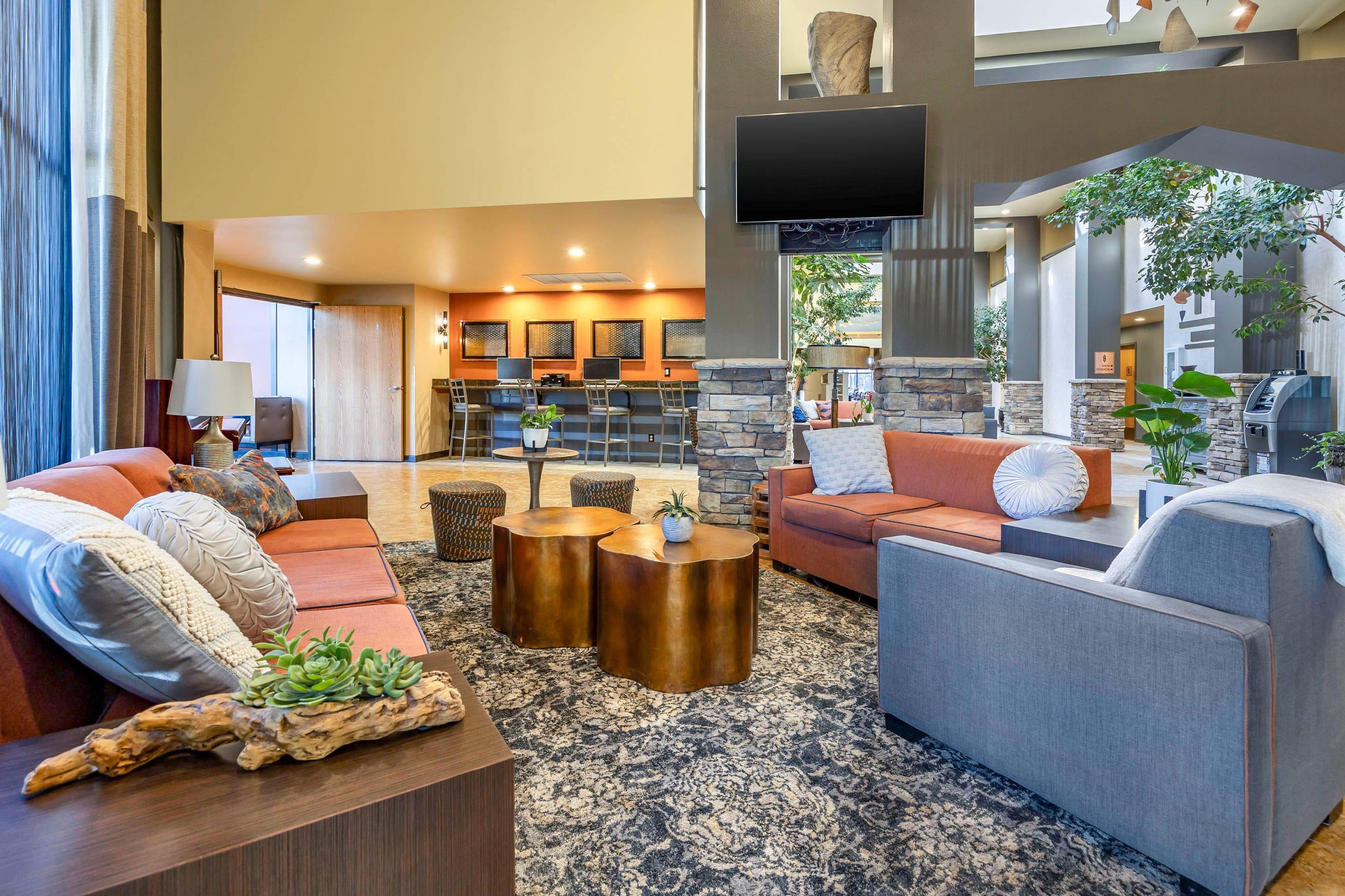 Lobby with sitting area | Hell Canyon Grand Hotel, Ascend Hotel Collection