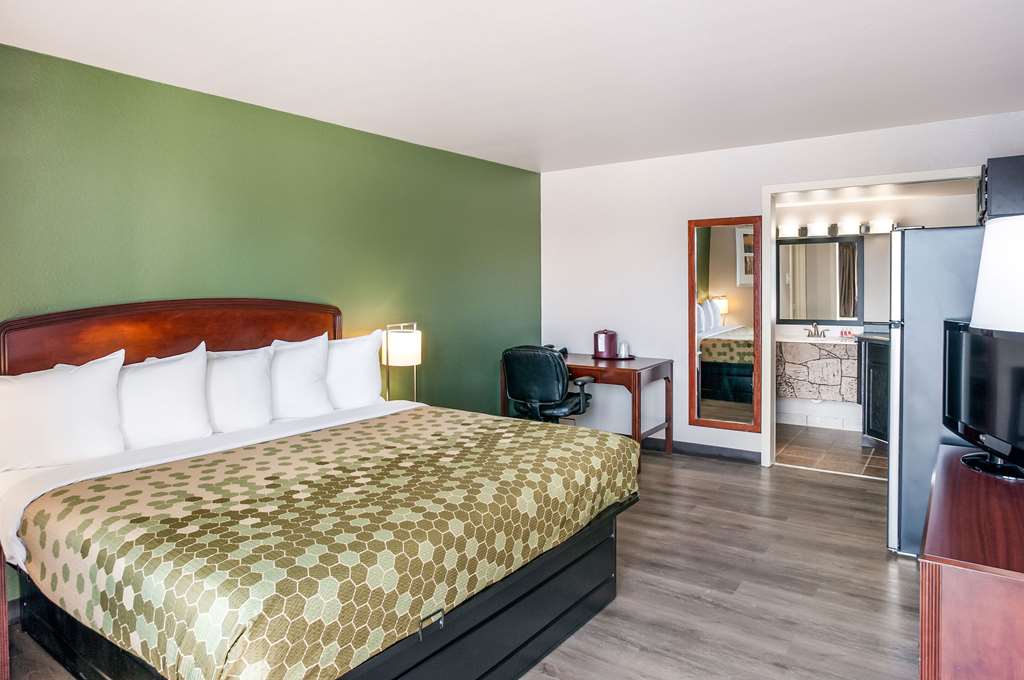 SUBURBAN STUDIOS NEENAH-APPLETON-guestroom-Guest Room,On-Site.jpg