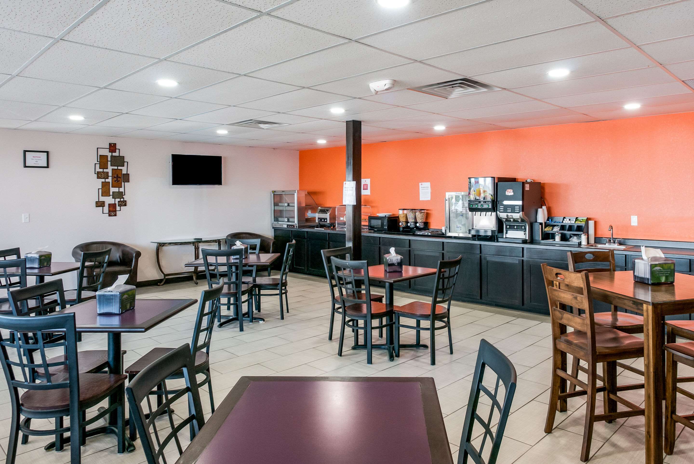 Breakfast area | Suburban Studios