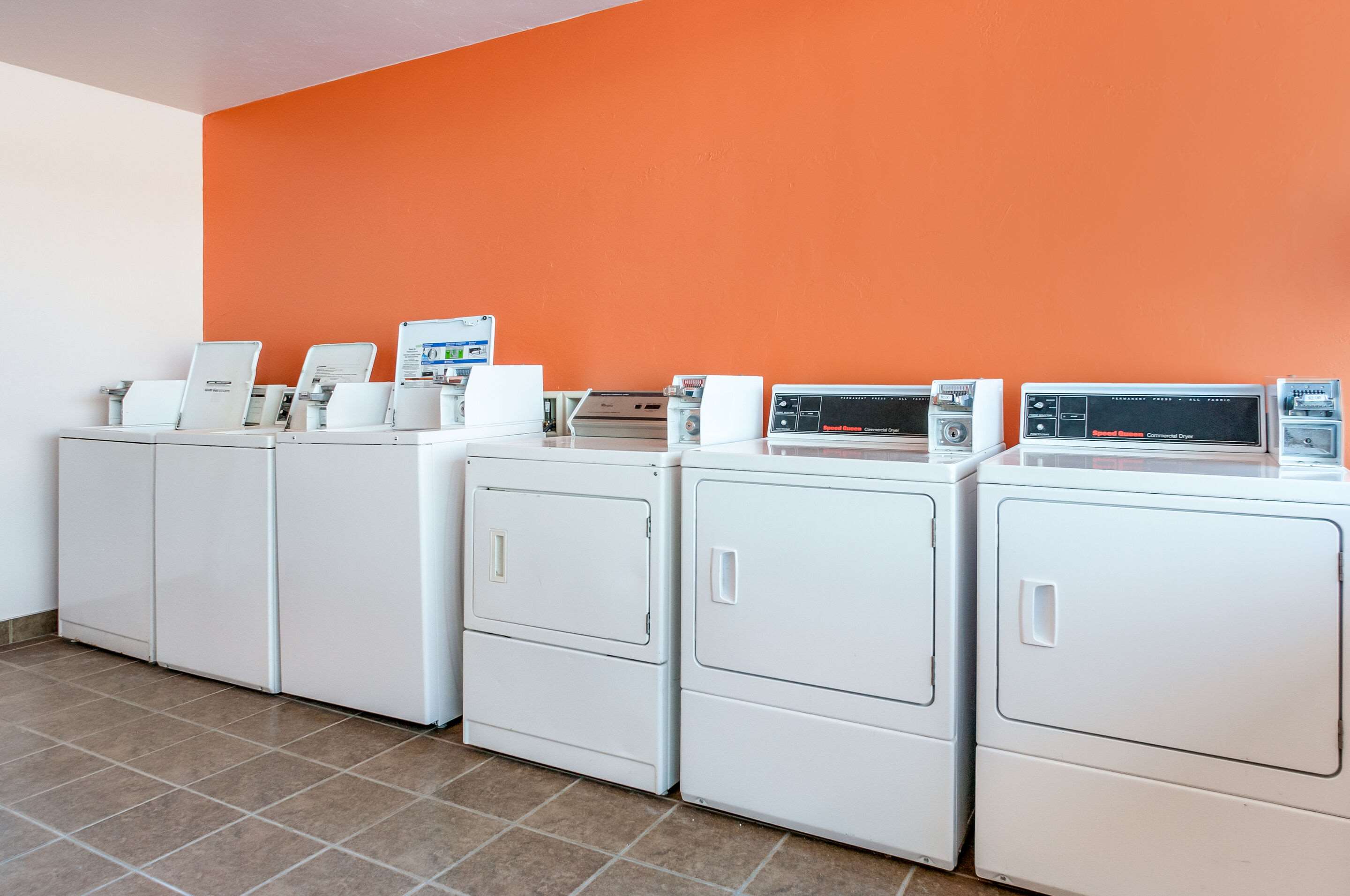 Guest laundry facilities | Suburban Studios