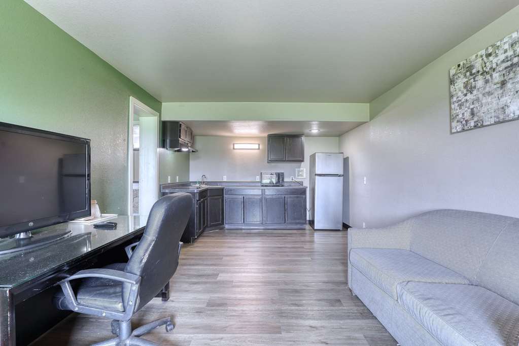 SUBURBAN STUDIOS NEENAH-APPLETON-guestroom-Guest Room,Suite,On-Site.jpg