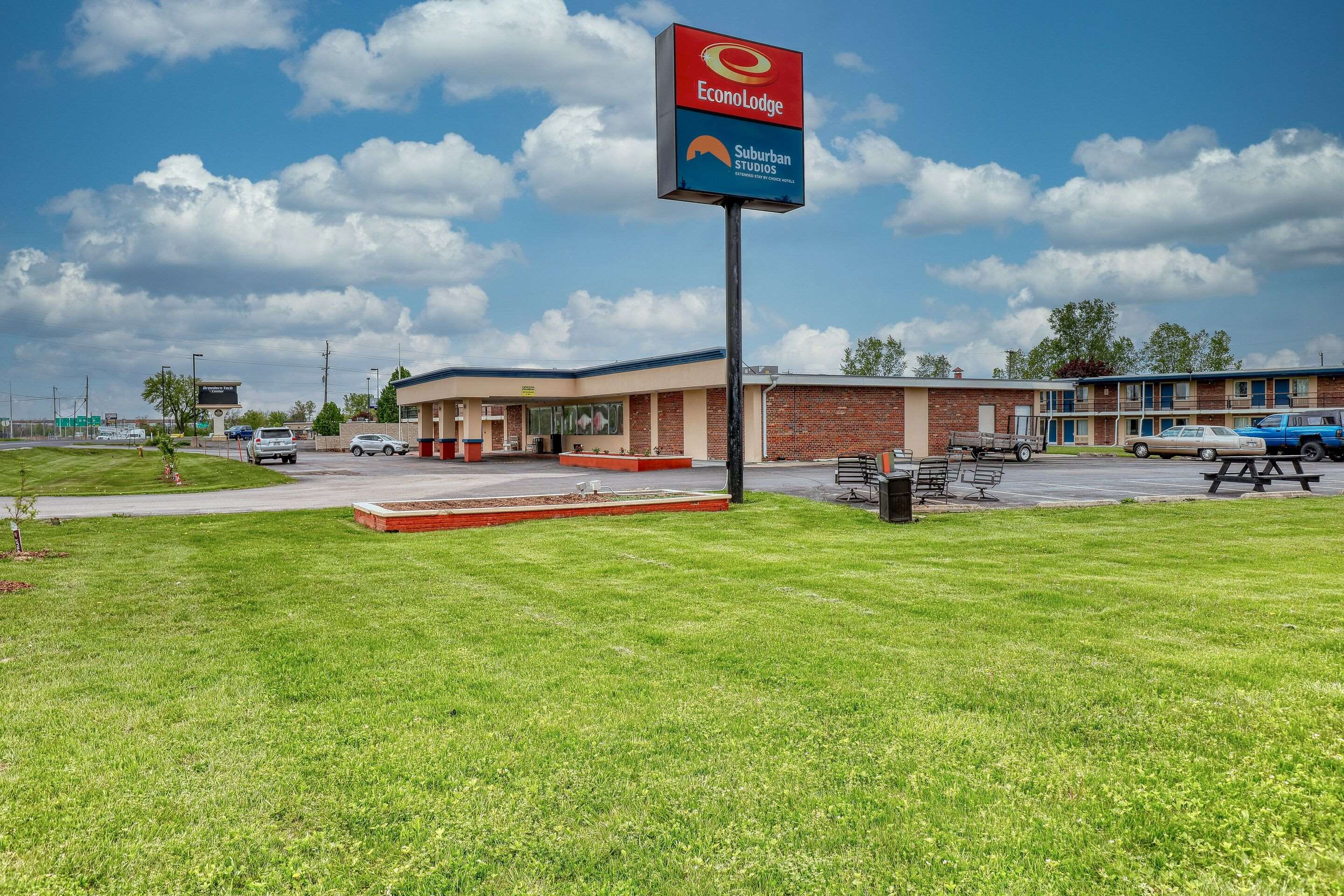 Hotel exterior | Suburban Studios
