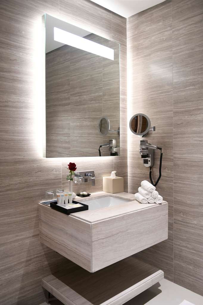 GOLDEN TULIP RIYADH-guestroom-Guest Room,Bathroom,On-Site.jpg