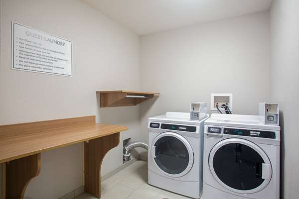  - Microtel Inn & Suites by Wyndham Liberty - I-35, Exit 17