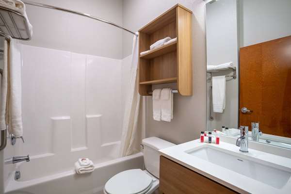  - Microtel Inn & Suites by Wyndham Liberty - I-35, Exit 17