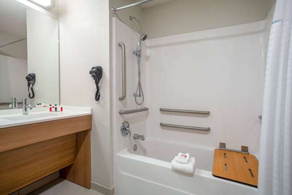  - Microtel Inn & Suites by Wyndham Liberty - I-35, Exit 17