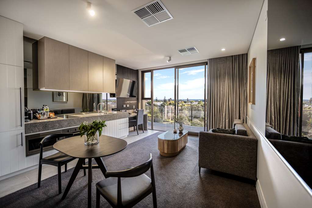MAJESTIC M SUITES-guestroom-Guest Room,Suite,On-Site.jpg