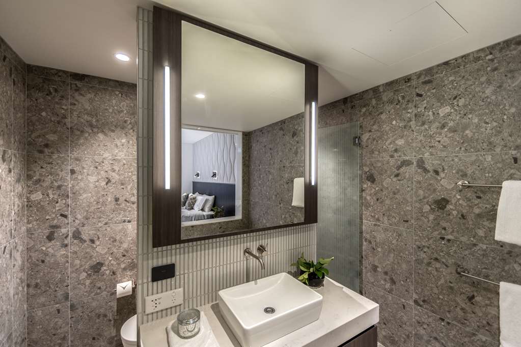 MAJESTIC M SUITES-guestroom-Guest Room,Bathroom,On-Site.jpg
