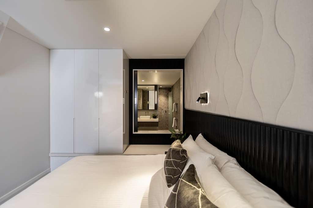 MAJESTIC M SUITES-guestroom-Guest Room,On-Site.jpg