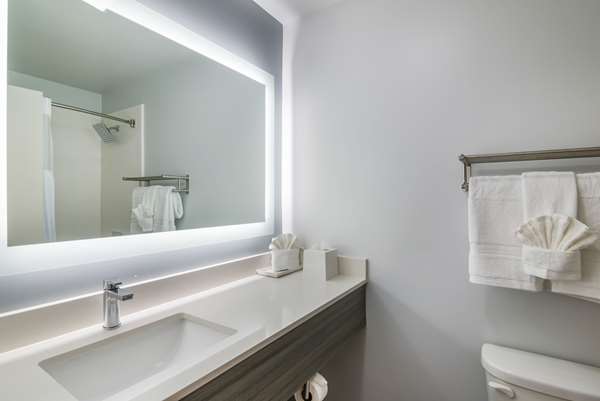  - Hourglass Hotel Bakersfield