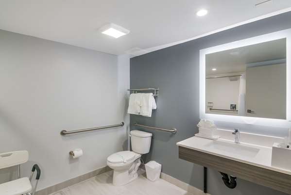  - Hourglass Hotel Bakersfield