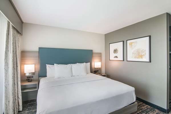  - Hourglass Hotel Bakersfield