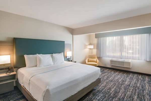  - Hourglass Hotel Bakersfield