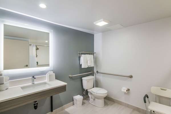  - Hourglass Hotel Bakersfield