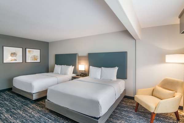  - Hourglass Hotel Bakersfield