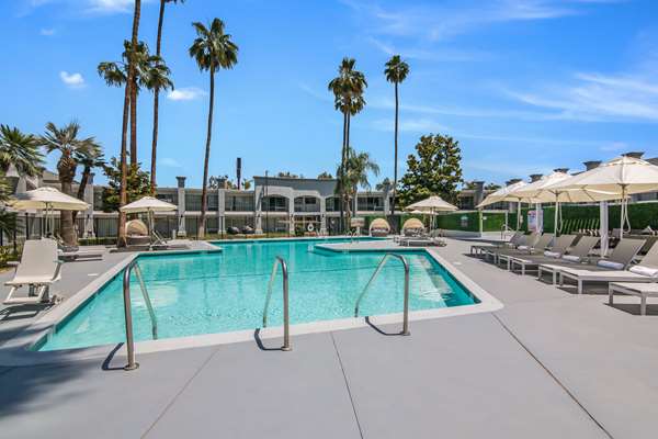 Pool - Hourglass Hotel Bakersfield