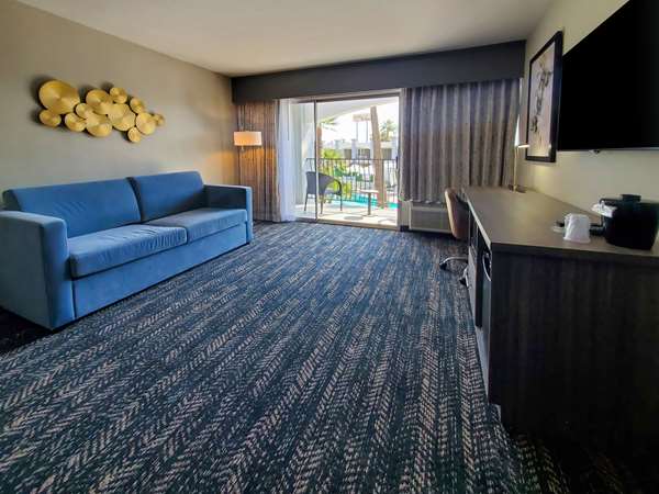 Suite - Hourglass Hotel Bakersfield