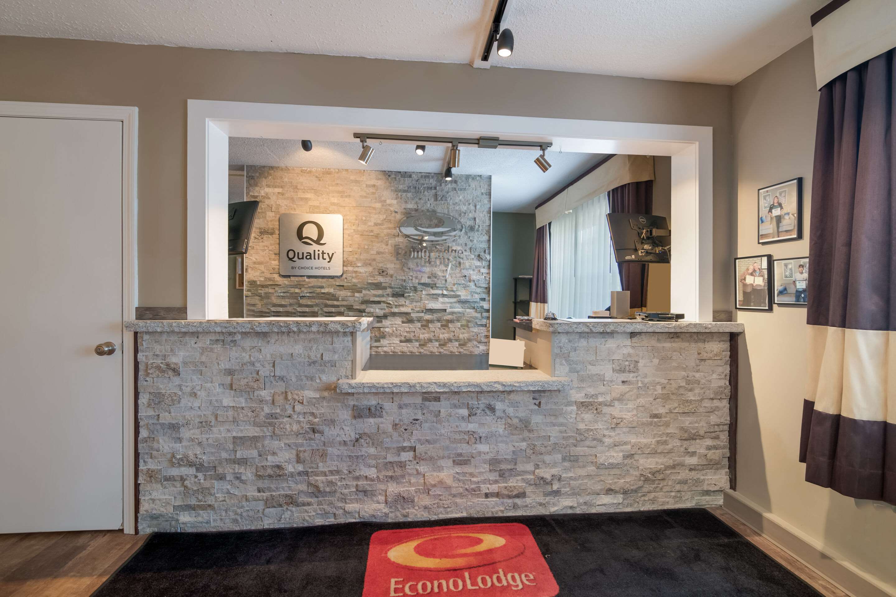 Front desk with friendly staff