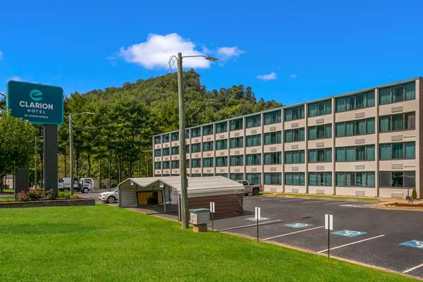 Exterior view - Clarion Hotel Conference Center Maggie Valley