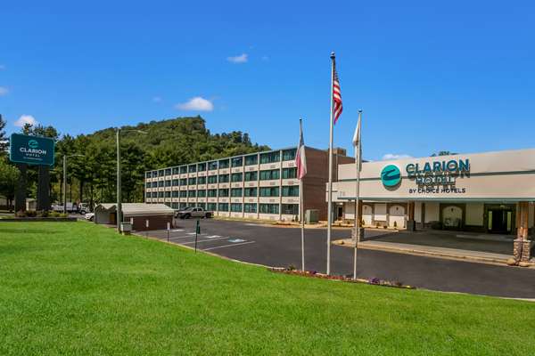 Exterior view - Clarion Hotel Conference Center Maggie Valley