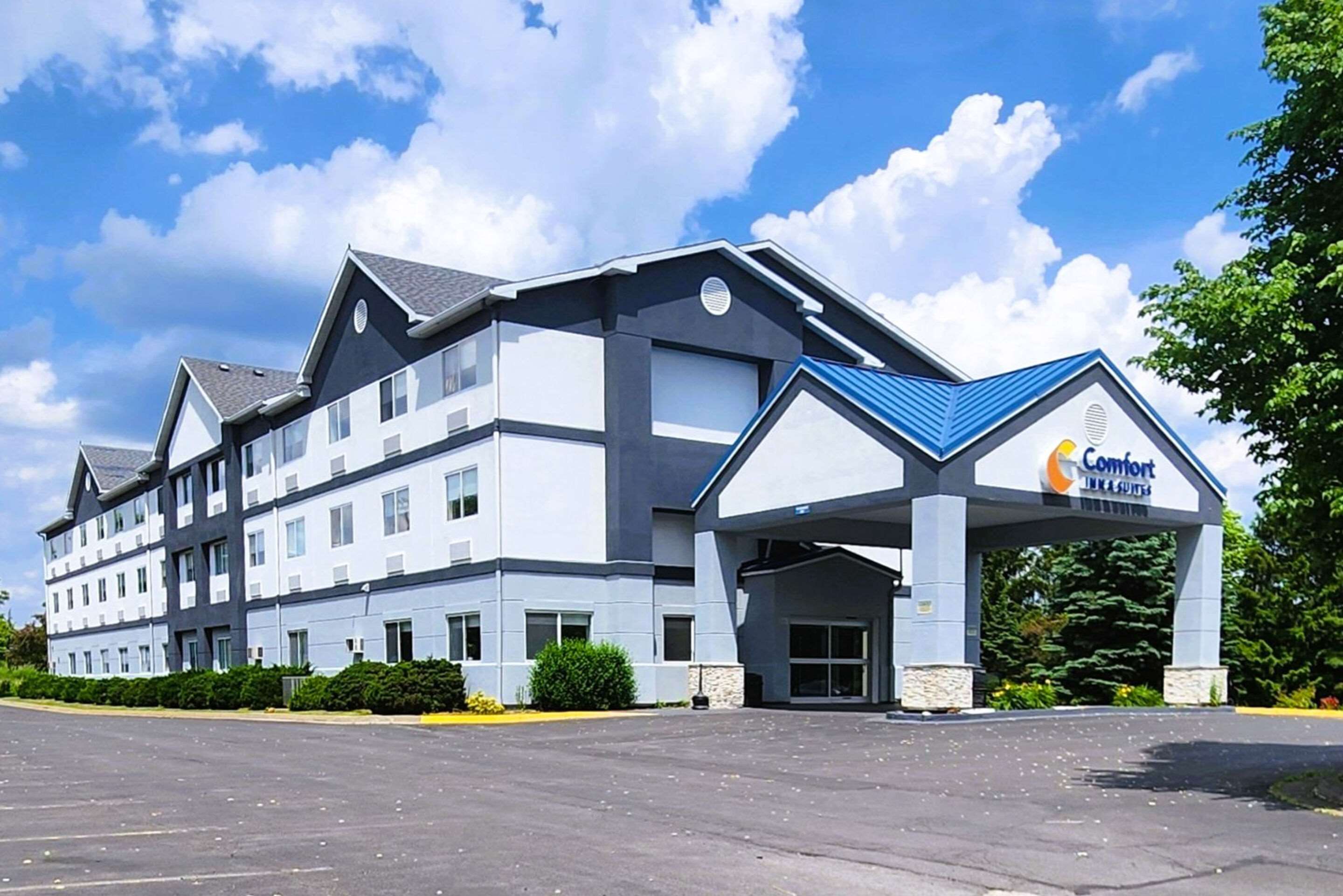 Hotel exterior | Comfort Inn & Suites Liverpool - Syracuse