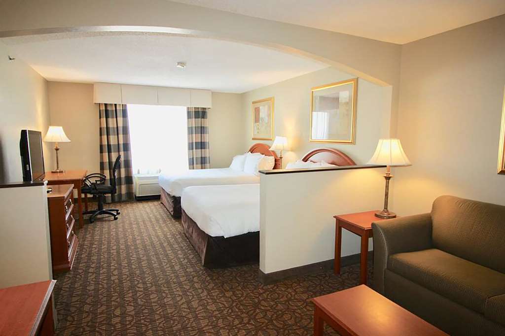 Days Inn & Suites by Wyndham La Crosse/Onalaska - Tap to explore photos