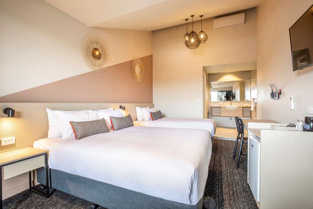 NIGHTCAP AT MANHATTAN HOTEL-guestroom-Guest Room,On-Site.jpg