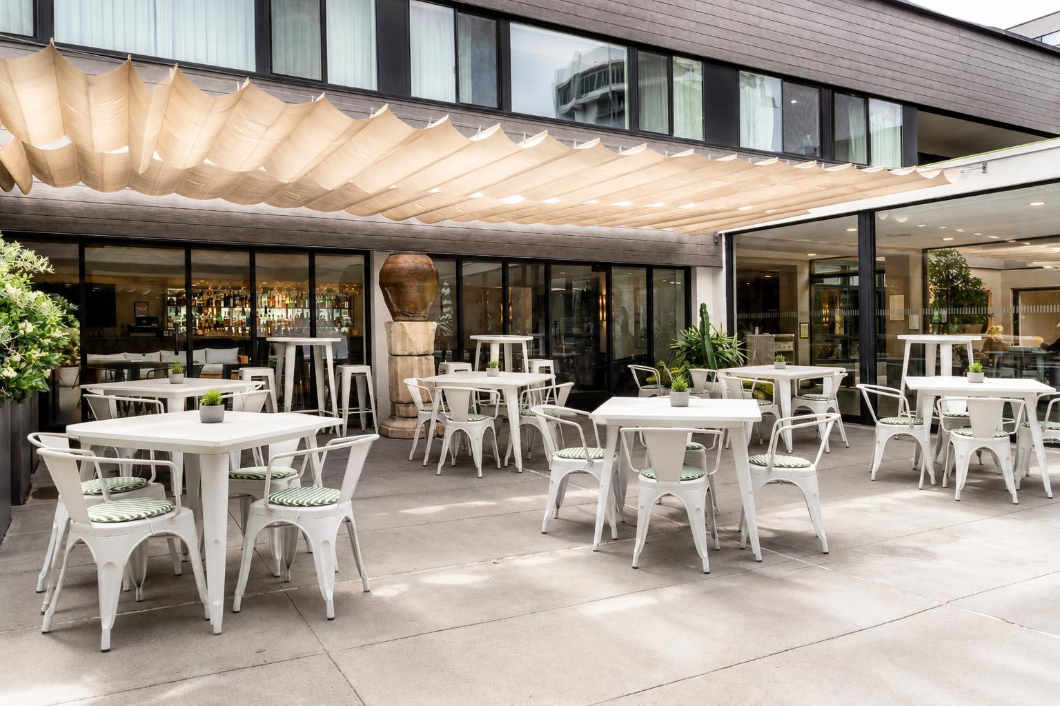 Lounge Patio | Luxe Sunset Boulevard Hotel