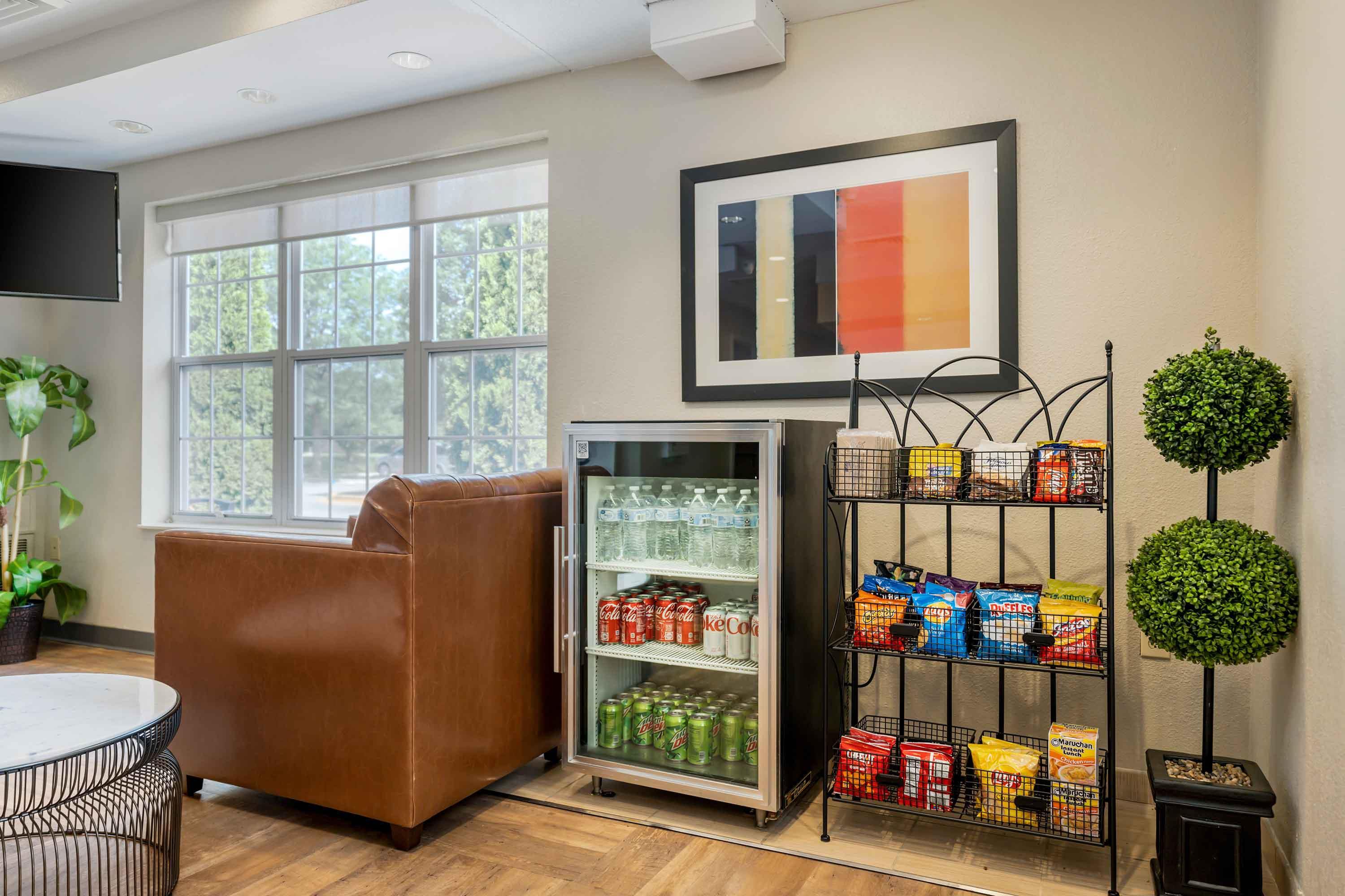 Lobby and Guest Check-in | Extended Stay America Suites Chicago Elgin West Dundee