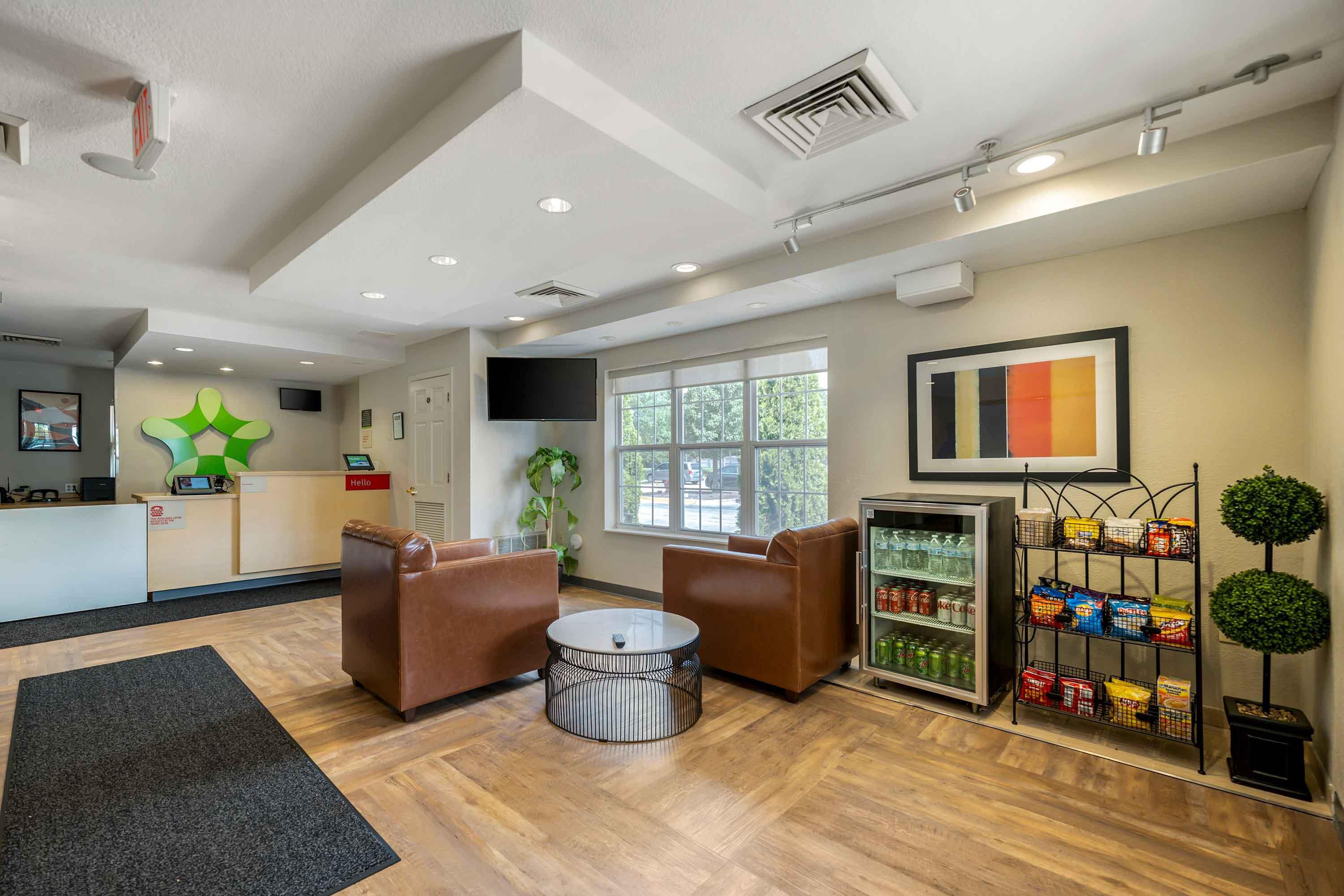 Lobby and Guest Check-in | Extended Stay America Suites Chicago Elgin West Dundee