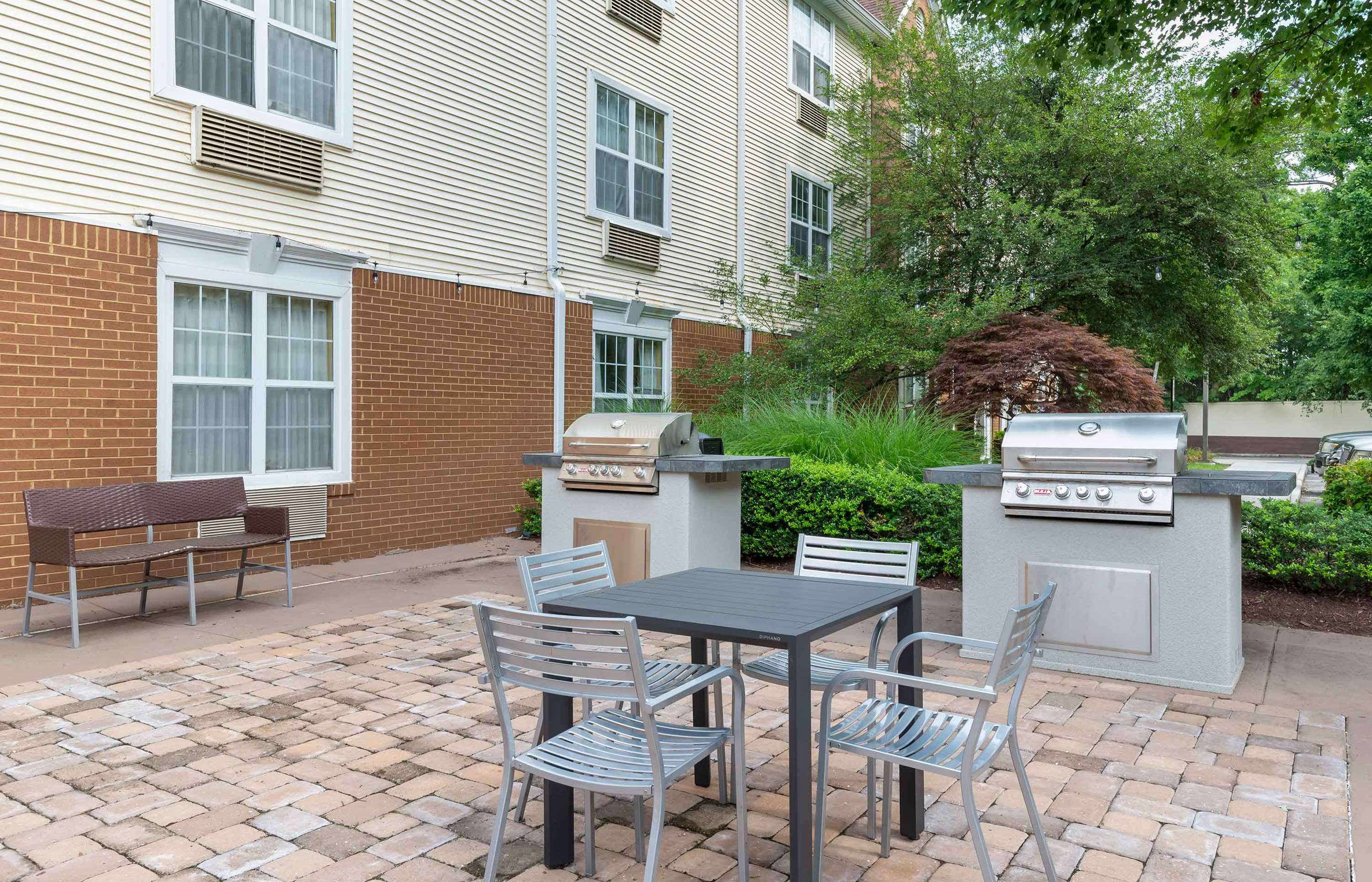 Picnic Area | Extended Stay America Suites Richmond Glen Allen Short Pump
