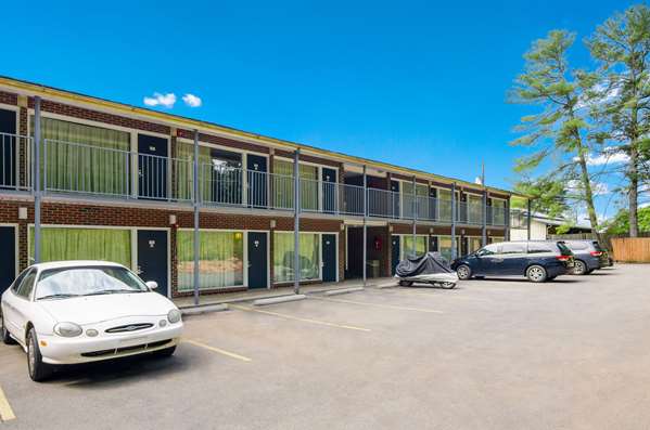  - Rodeway Inn Church Hill