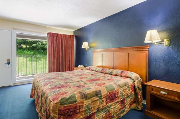  - Rodeway Inn Church Hill