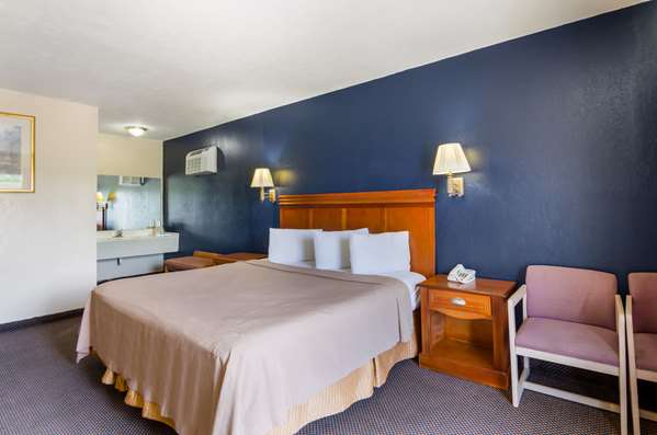  - Rodeway Inn Church Hill