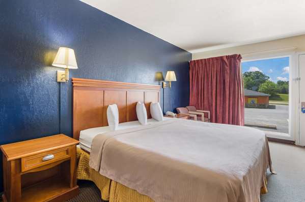  - Rodeway Inn Church Hill