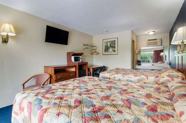  - Rodeway Inn Church Hill