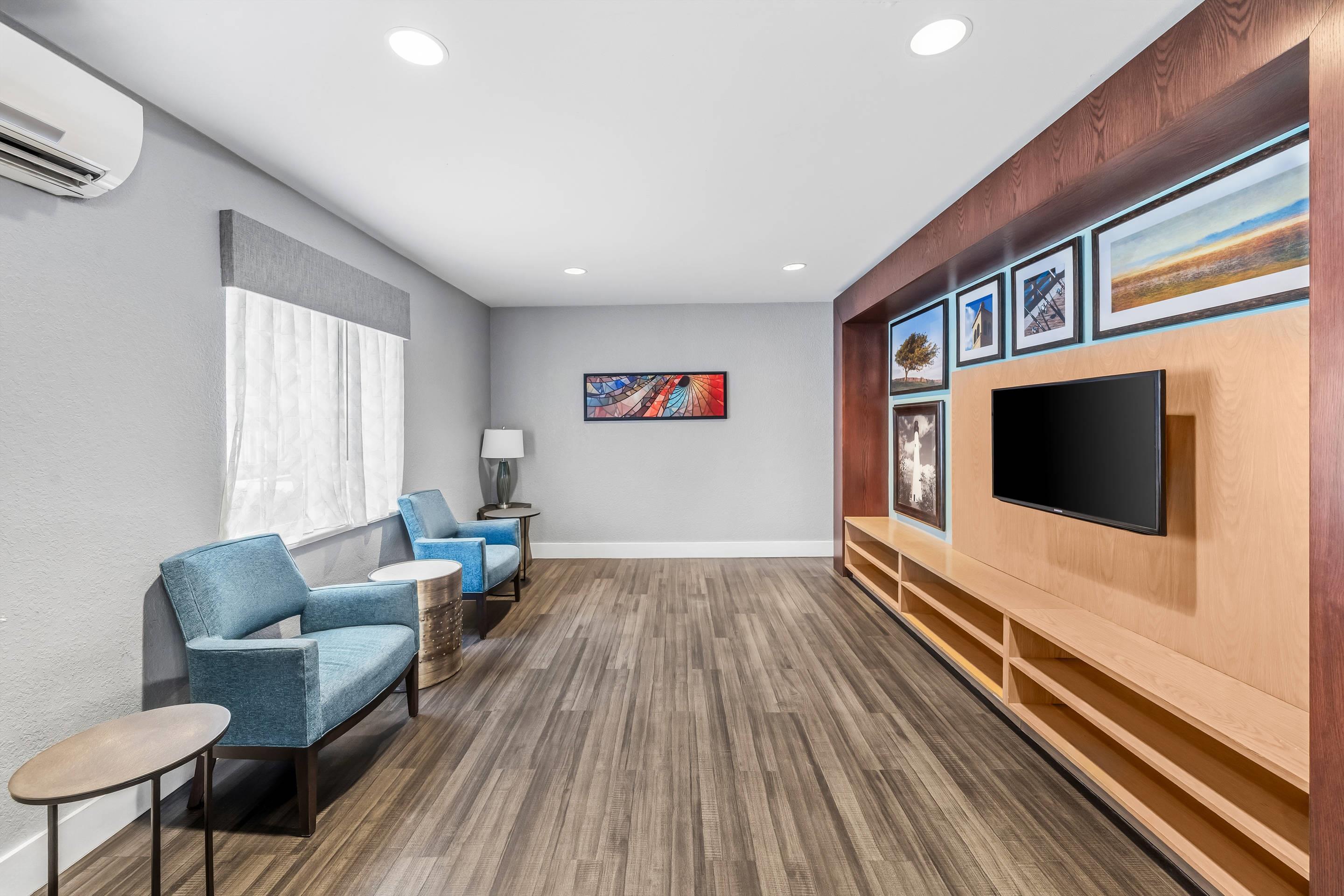 Lobby with sitting area | MainStay Suites Orlando Altamonte Springs