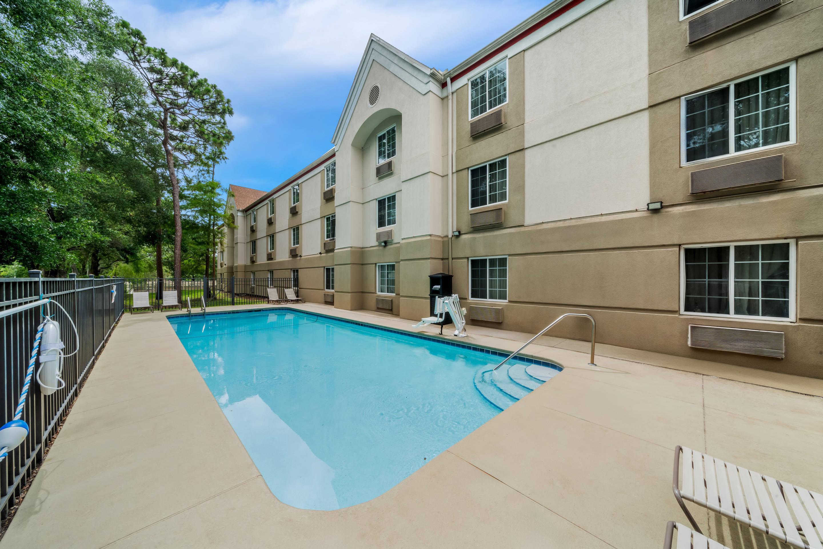 Outdoor pool | MainStay Suites Orlando Altamonte Springs