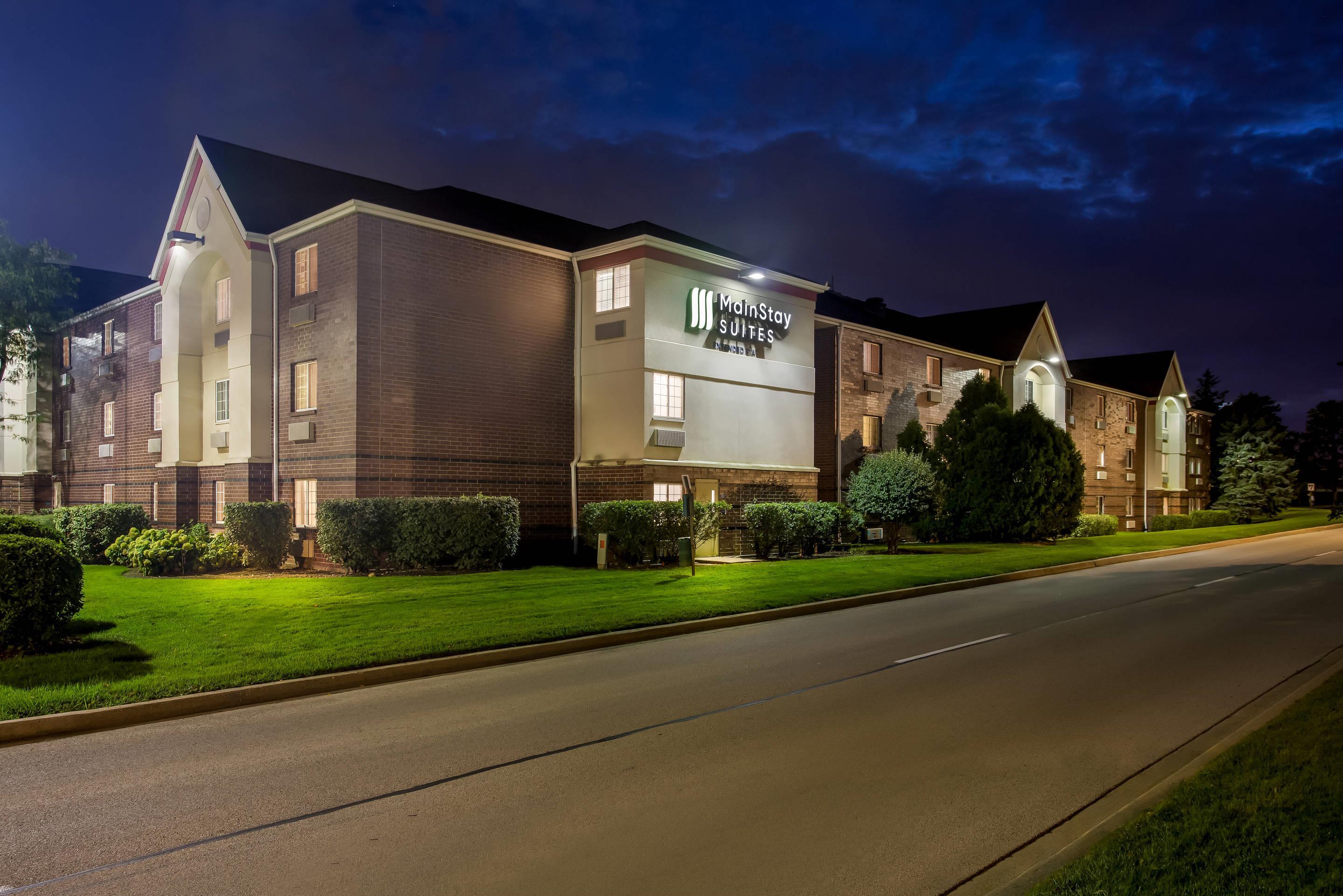 Hotel at night | MainStay Suites Chicago Hoffman Estates