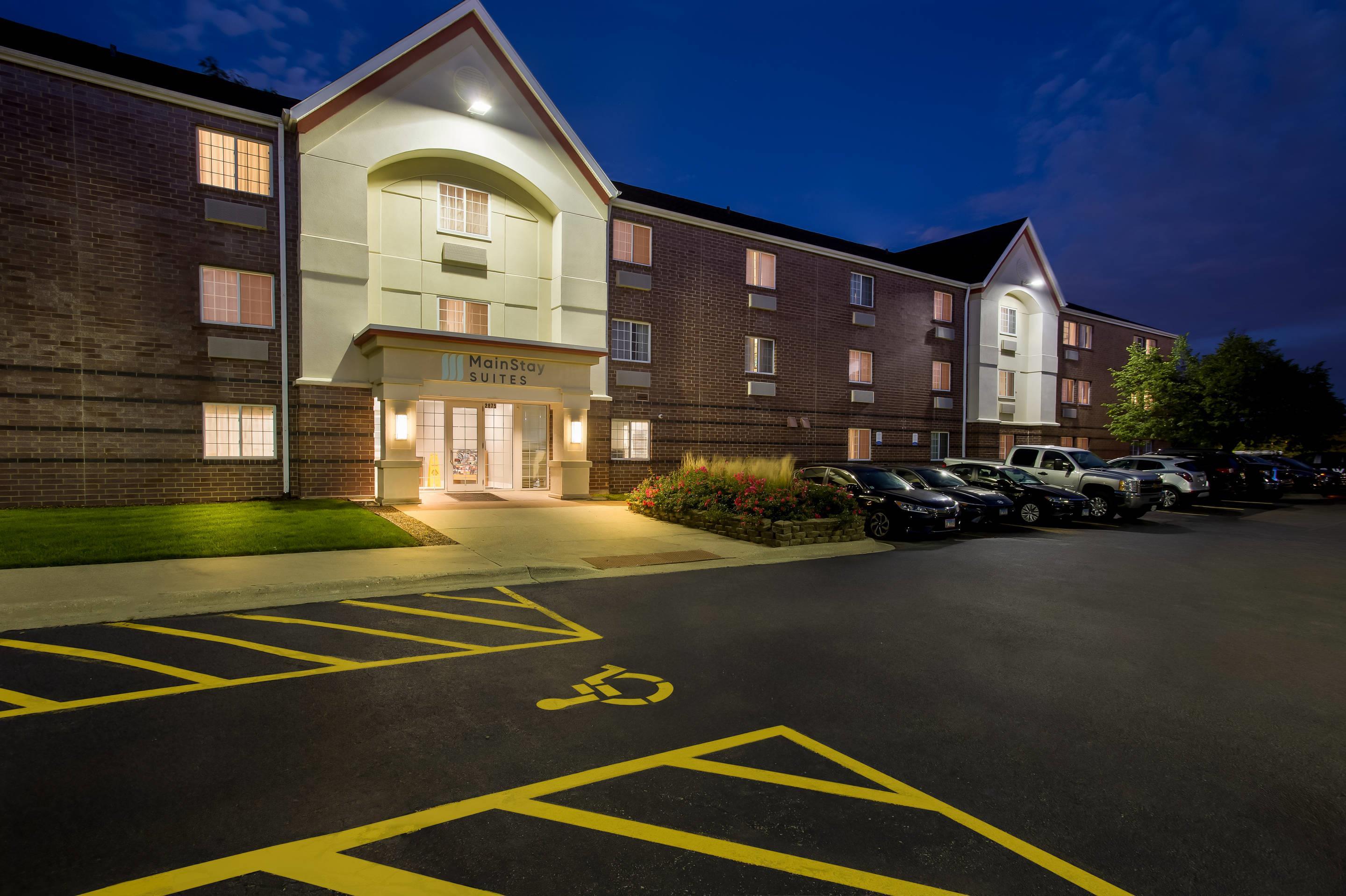 Hotel at night | MainStay Suites Chicago Hoffman Estates
