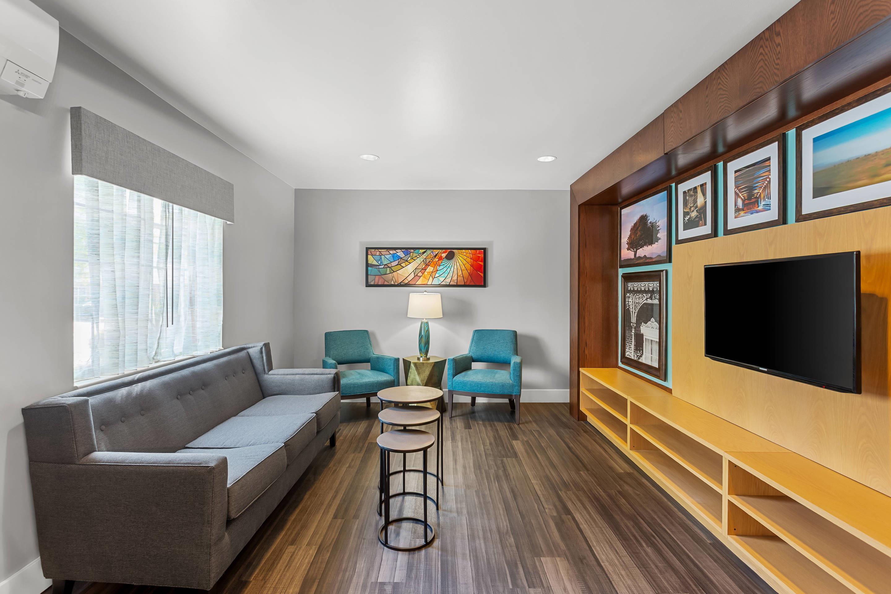 Enjoy breakfast in this seating area | MainStay Suites Chicago Hoffman Estates