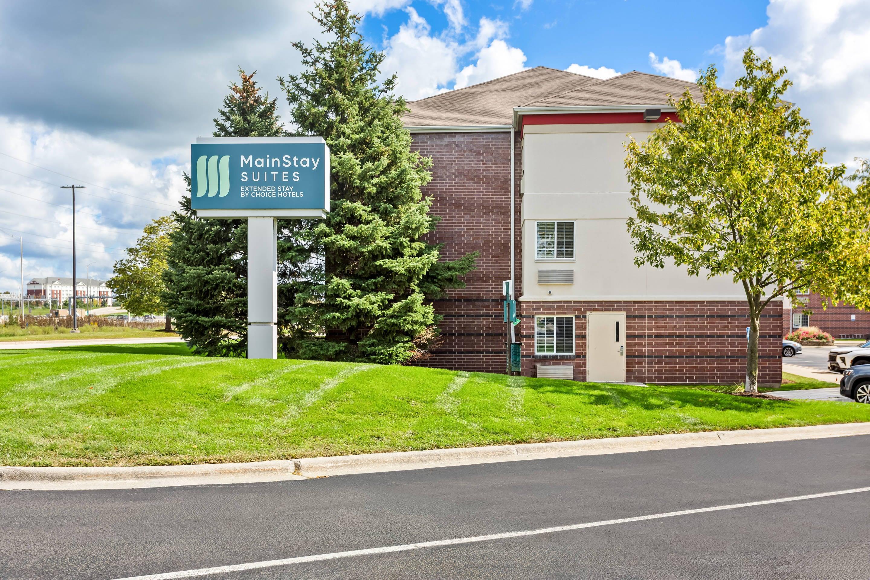 Hotel exterior | MainStay Suites Chicago Hoffman Estates