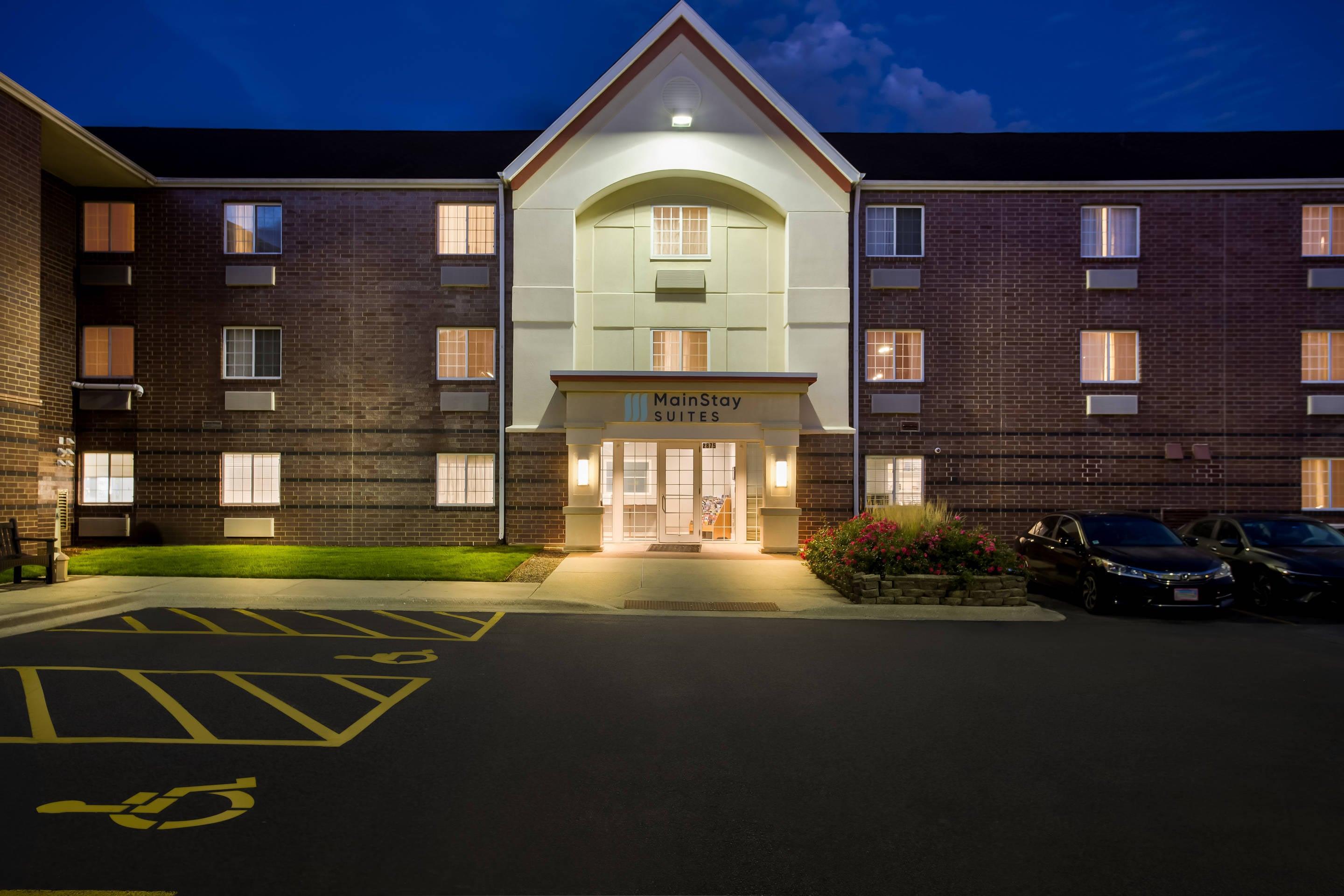 Hotel at night | MainStay Suites Chicago Hoffman Estates