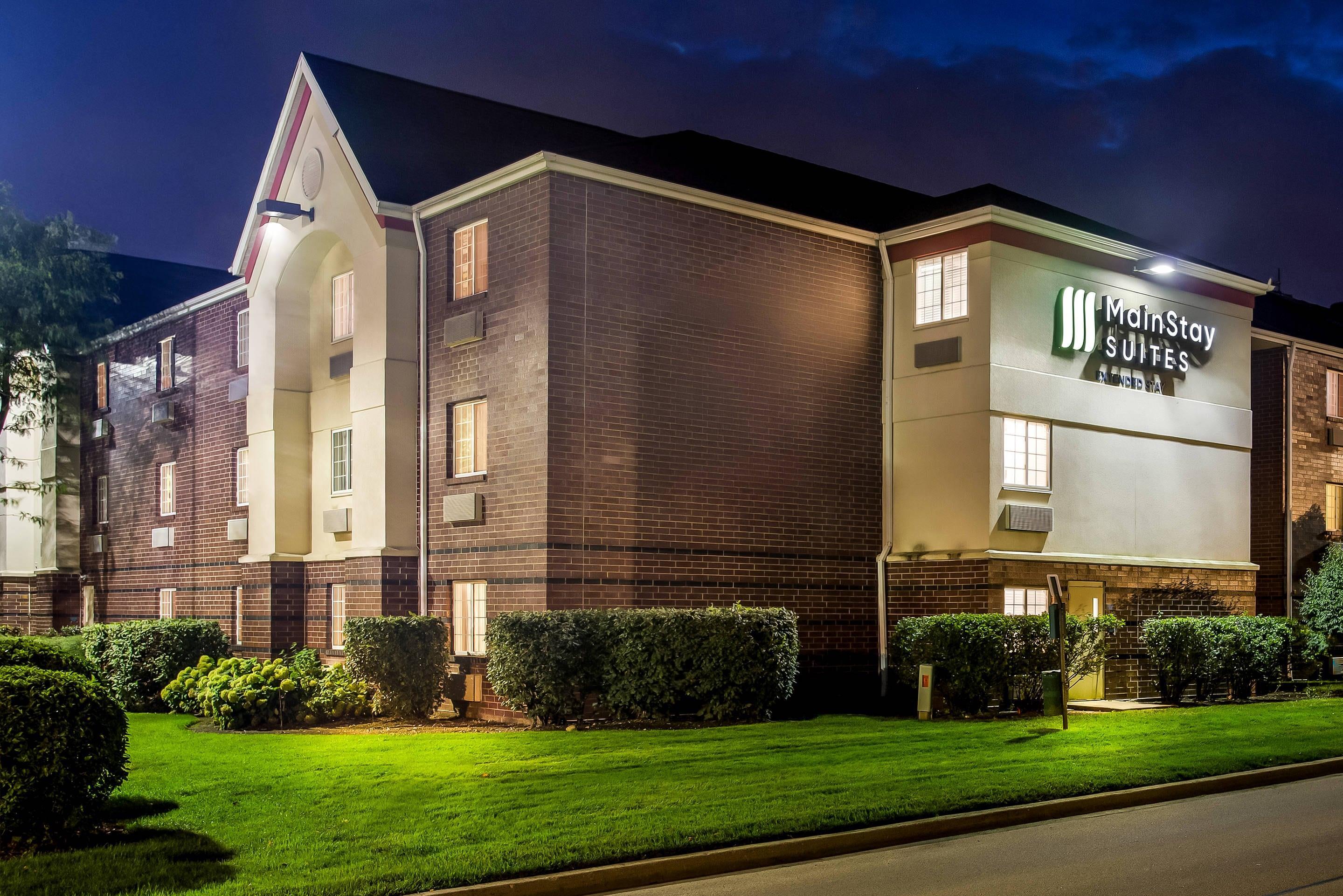 Hotel at night | MainStay Suites Chicago Hoffman Estates