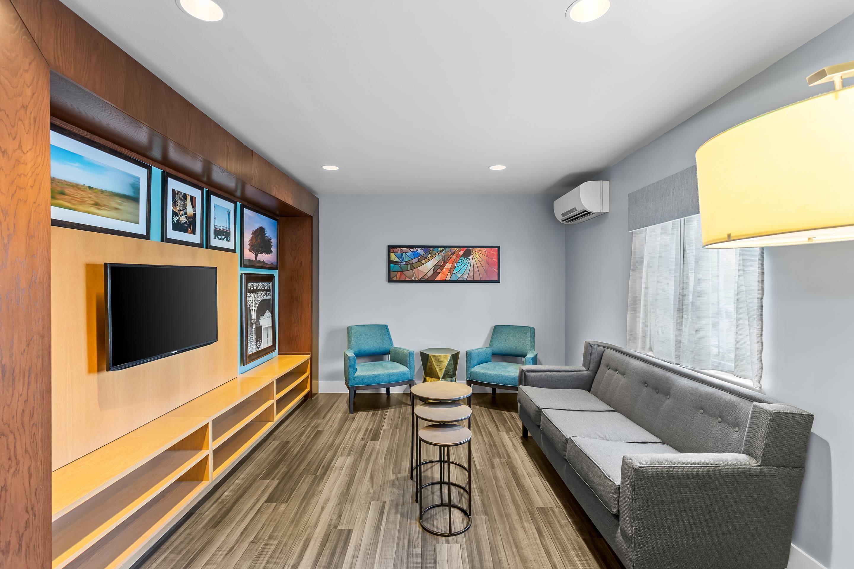 Lobby with sitting area | MainStay Suites Chicago Schaumburg