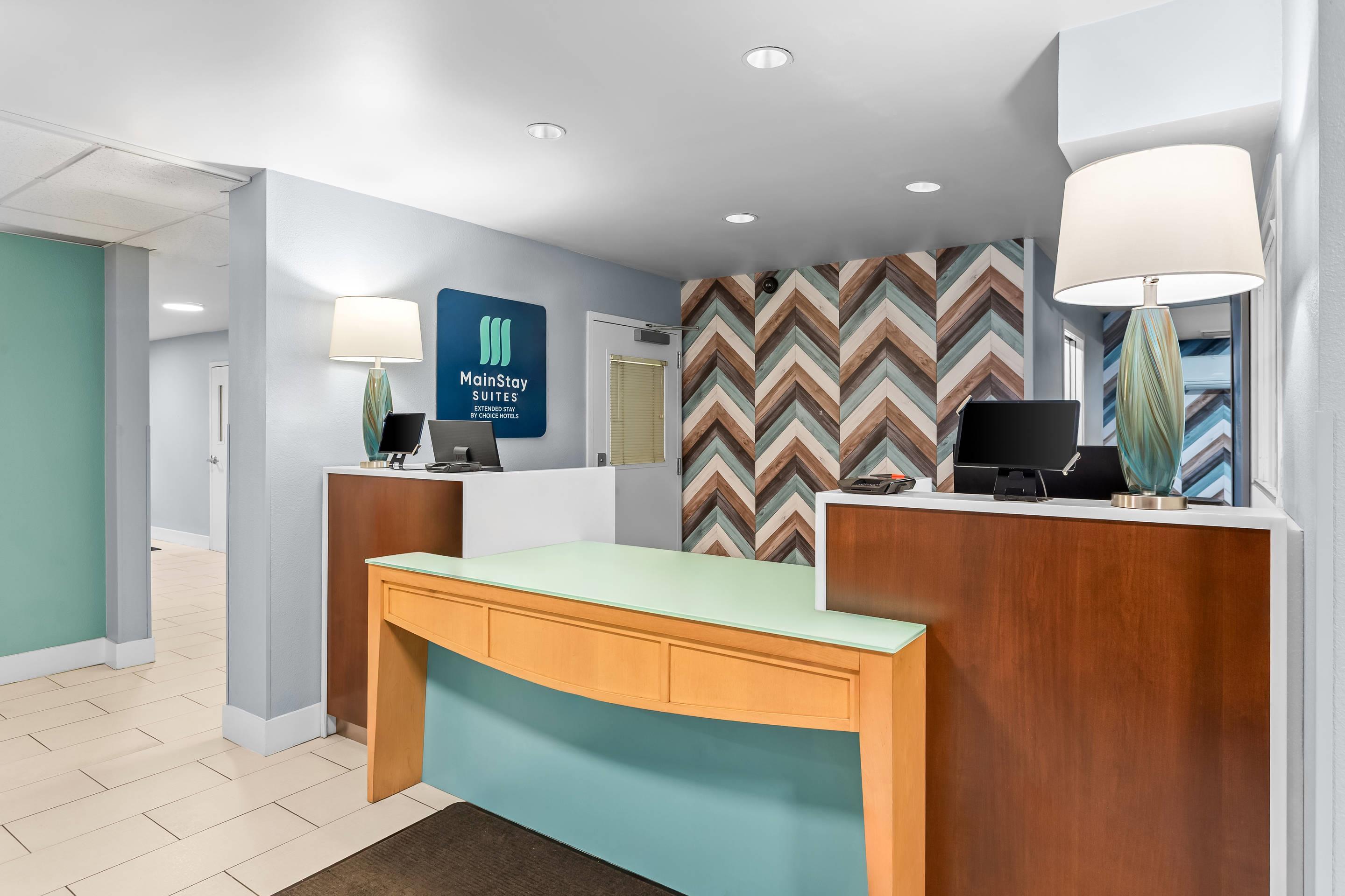 Front desk | MainStay Suites Chicago Schaumburg
