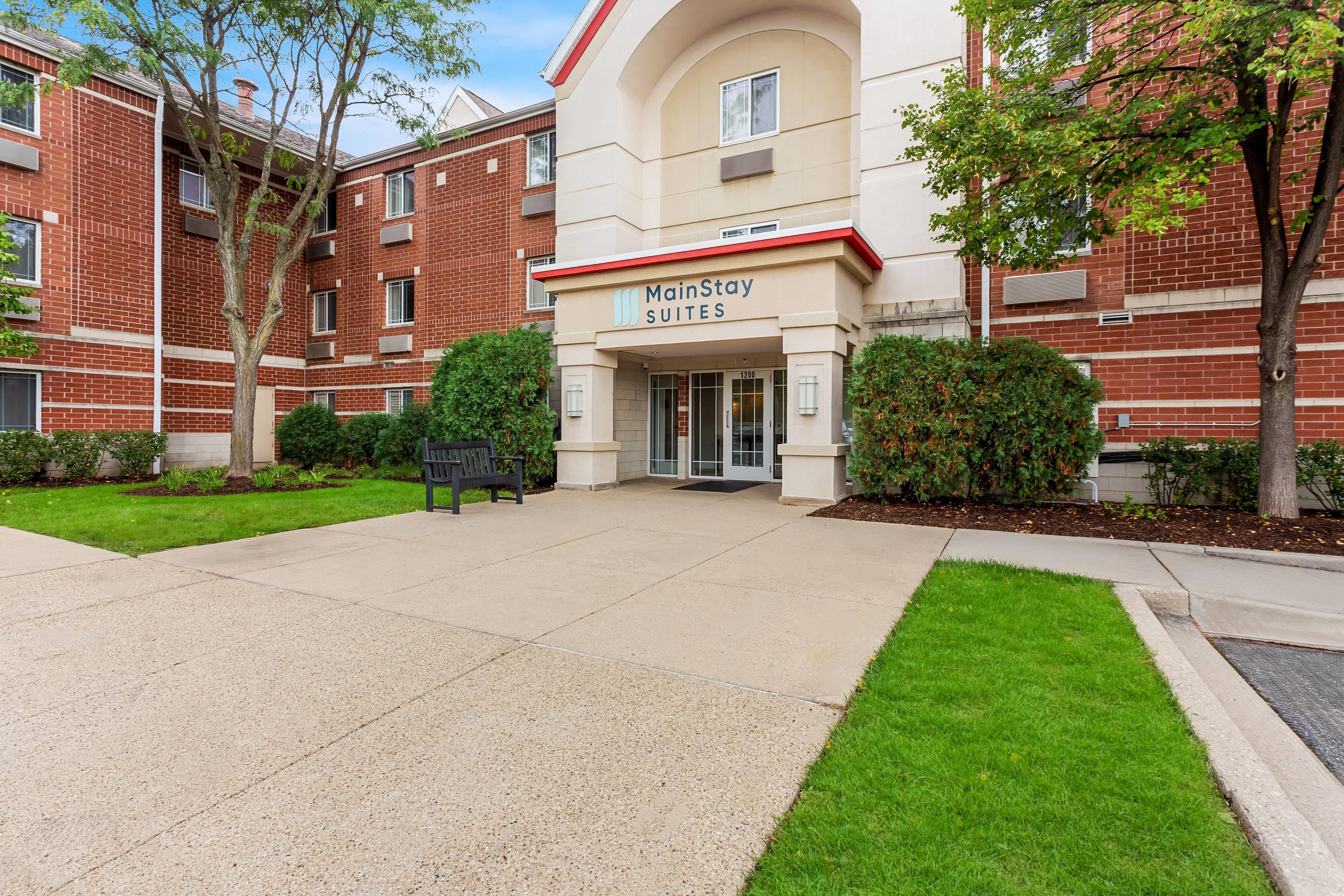 Hotel exterior | MainStay Suites Chicago Schaumburg