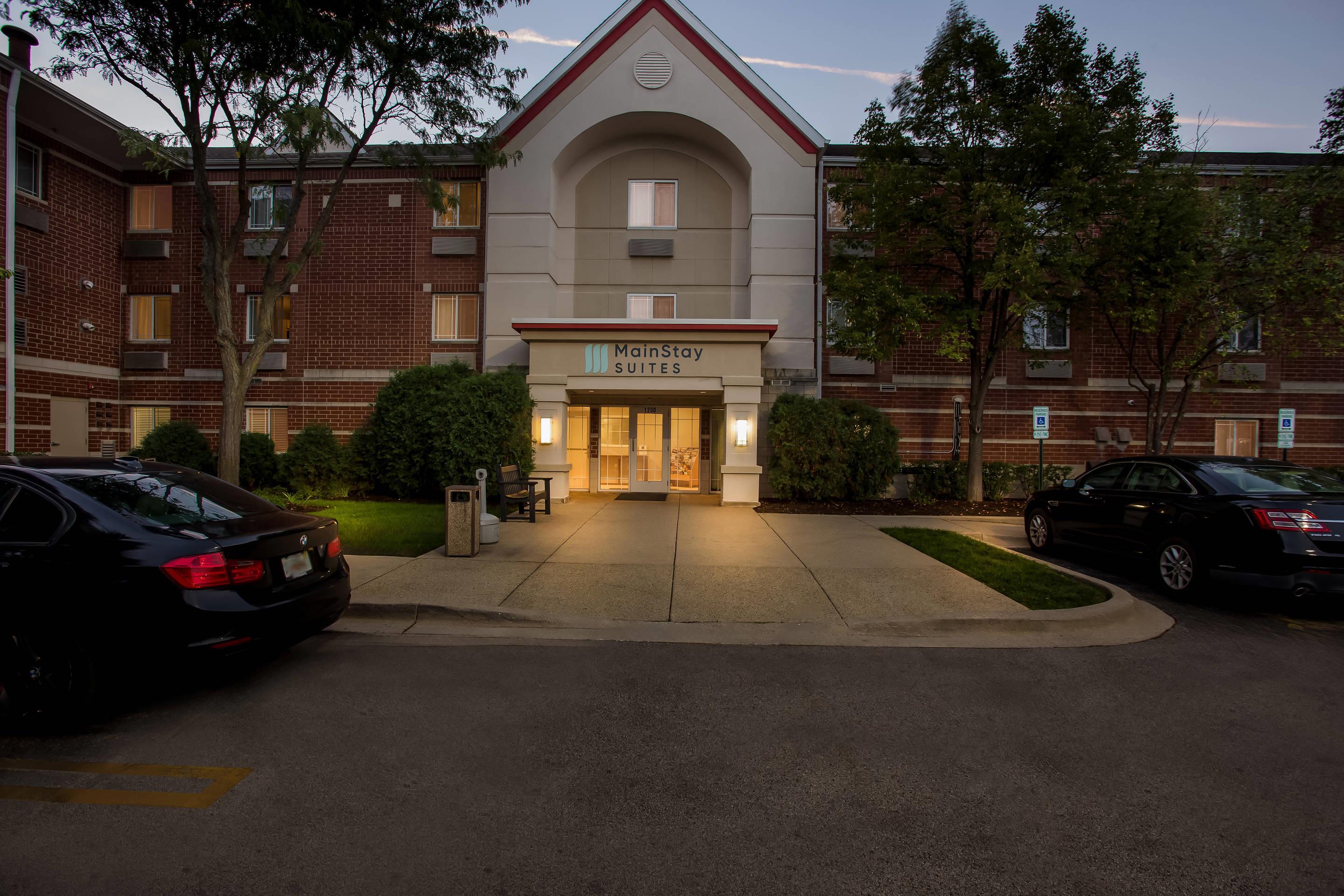 Hotel at night | MainStay Suites Chicago Schaumburg