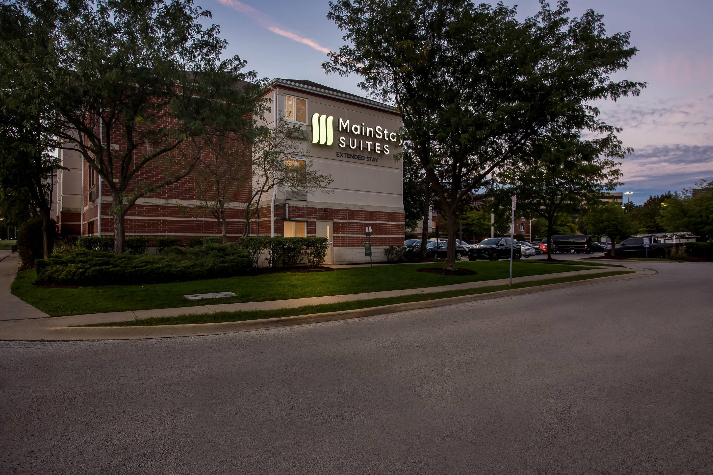 Hotel at night | MainStay Suites Chicago Schaumburg