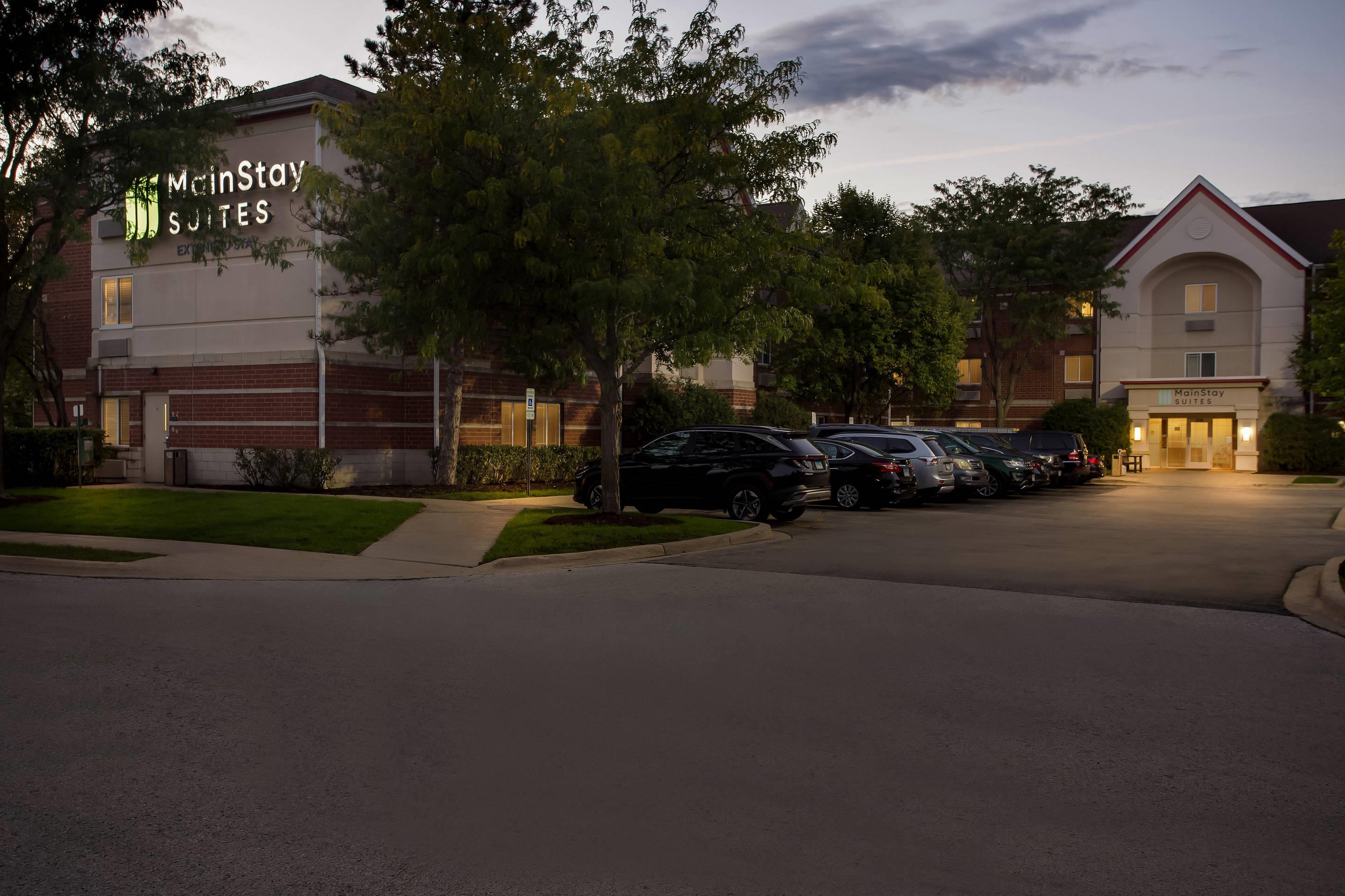 Hotel at night | MainStay Suites Chicago Schaumburg